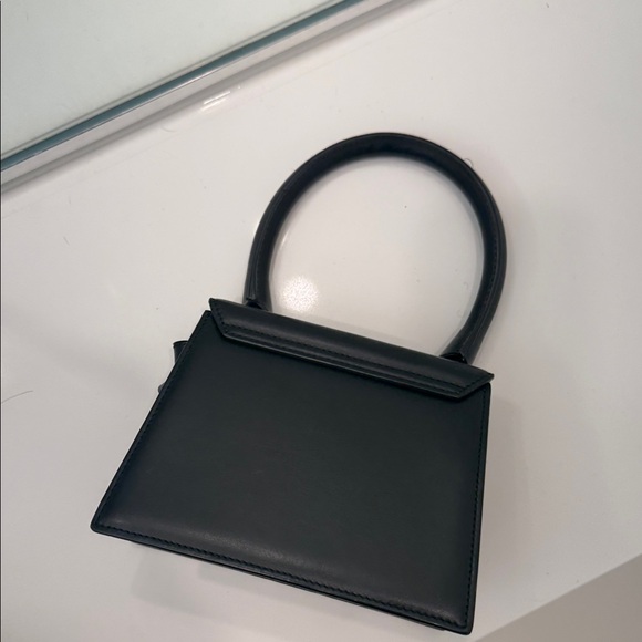 Jacquemus Black Les Classiques 'The medium Chiquito' - Picture 2 of 3